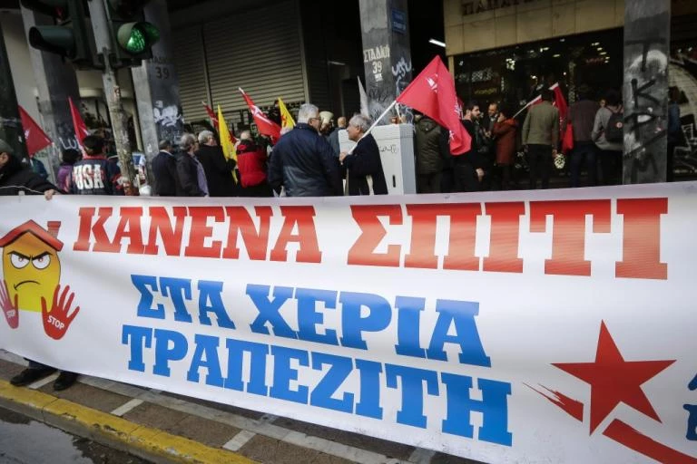 Πλειστηριασμοί: Πόλεμος ανακοινώσεων από συμβολαιογράφους και κινήματα